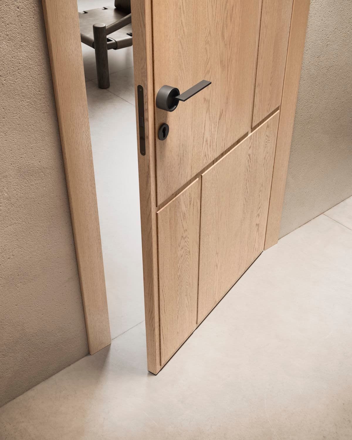 درب چوبی در حال ساخت